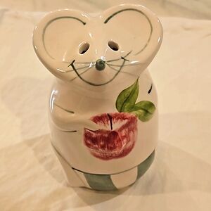 Laurie Gates cheese Shaker. Mouse with apple